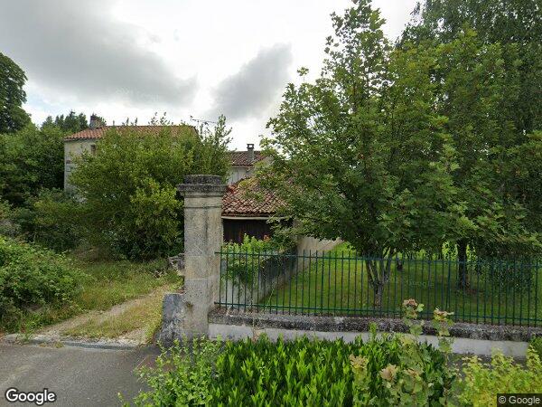 UNE MAISON À USAGE D'HABITATION