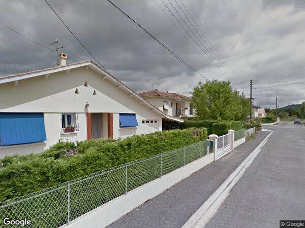 UN IMMEUBLE À USAGE D'HABITATION ELEVE SUR SOUS-SOL AVEC TERRAIN