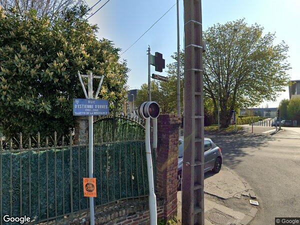 UN LOCAL COMMERCIAL AVEC UNE CAVE