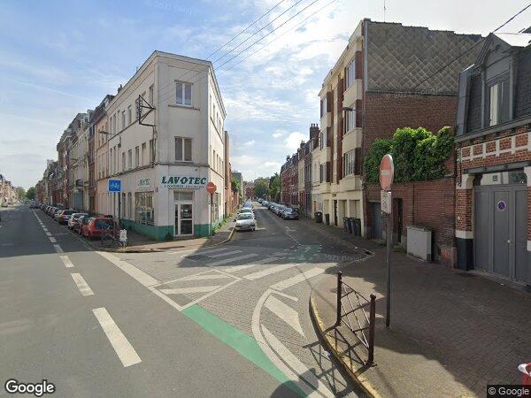 UN APPARTEMENT - CAVE ET PARKING EXTÉRIEUR