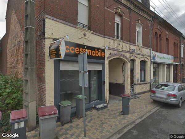 UN IMMEUBLE À USAGE D'HABITATION ET DE COMMERCE