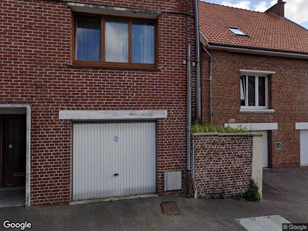 UNE MAISON À USAGE D'HABITATION