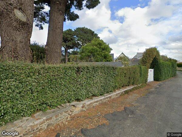 UNE MAISON À USAGE D'HABITATION