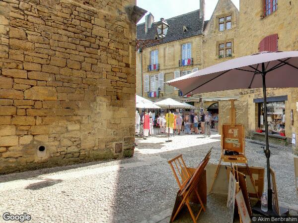 UN ENSEMBLE IMMOBILIER