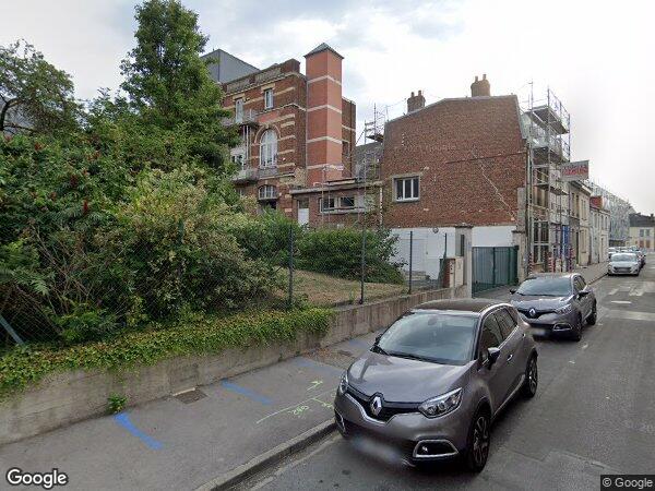 UNE MAISON À USAGE D'HABITATION