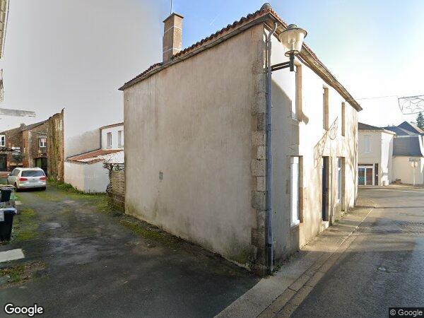 UNE MAISON D’HABITATION ET LE TERRAIN