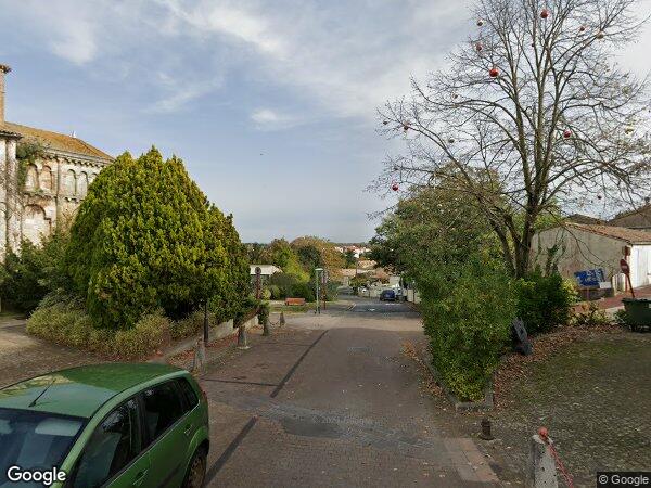 UN IMMEUBLE À USAGE D'HABITATION