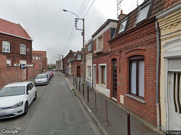 UNE MAISON À USAGE D'HABITATION