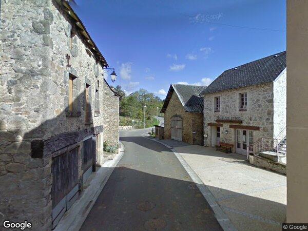 UN IMMEUBLE DE TYPE MAISON D'HABITATION