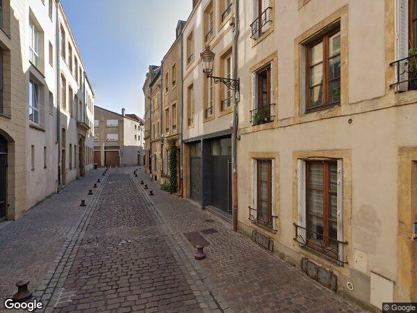 UN IMMEUBLE À USAGE D'HABITATION