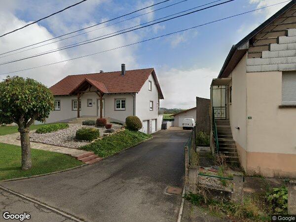 UN IMMEUBLE À USAGE D'HABITATION