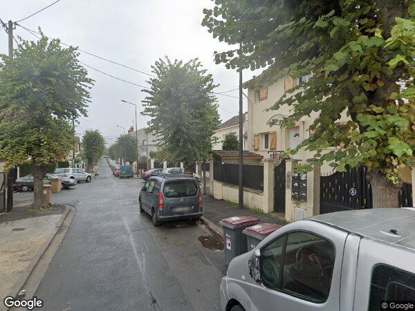 DEUX MAISONS D'HABITATIPON ACCOLEES