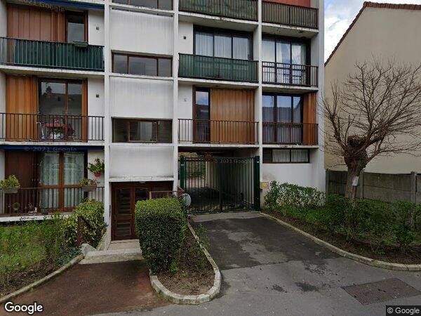 UN APPARTEMENT ET UN PARKING