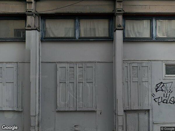 UN IMMEUBLE À USAGE D'HABITATION