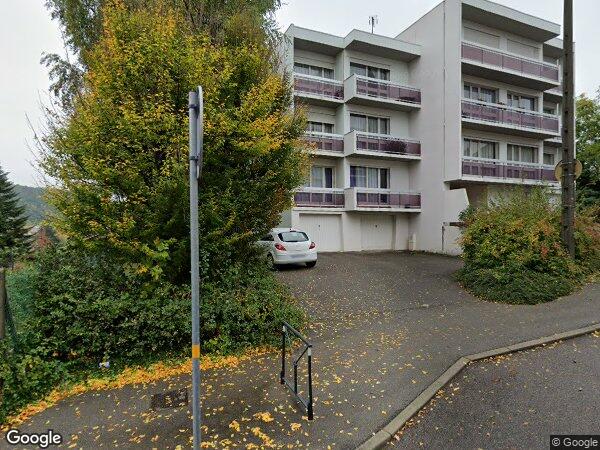 UN TENEMENT D’IMMEUBLES À USAGE D’HABITATION