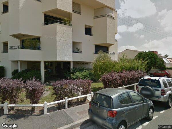 UN APPARTEMENT AVEC UNE CAVE ET UN EMPLACEMENT DE PARKING