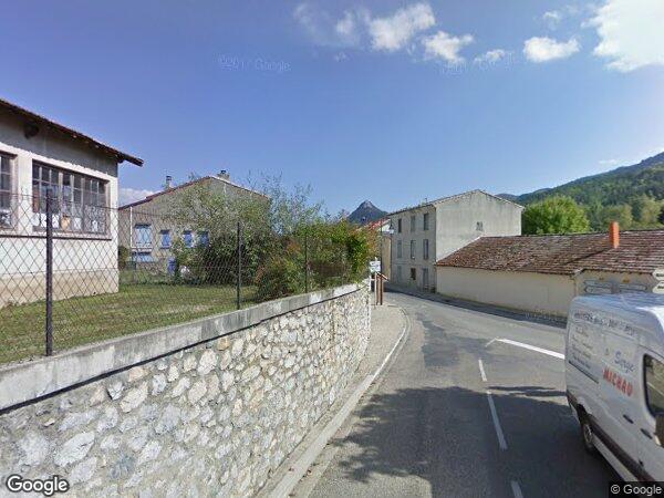 UNE MAISON AVEC JARDIN ET GARAGE