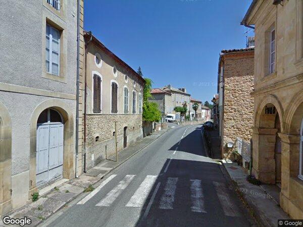 UNE MAISON À USAGE D'HABITATION