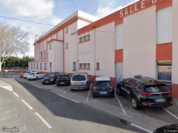 UNE MAISON DE VILLAGE À USAGE D'HABITATION