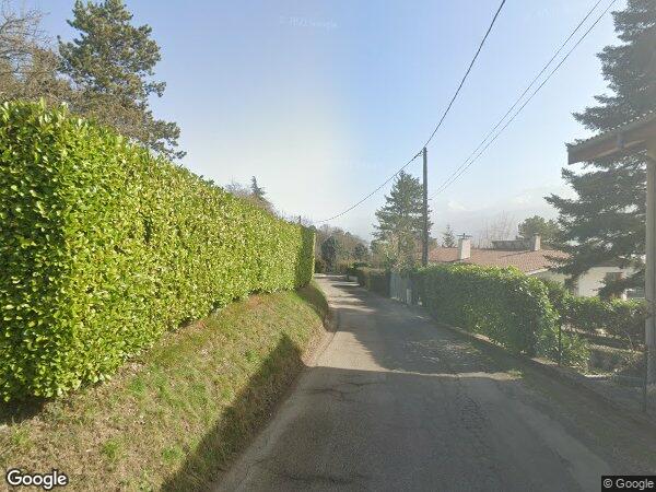 UNE MAISON À USAGE D'HABITATION