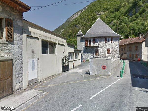 UN APPARTEMENT AVEC BALCON ET UNE CAVE