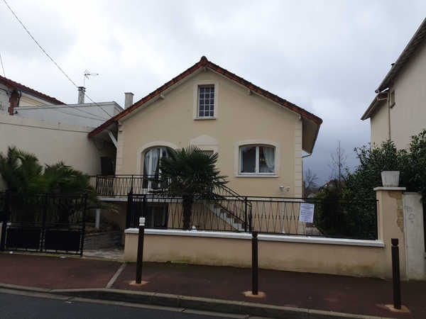 UN PAVILLON de 84,13 M2 élevé sur sous-sol aménagé, d'un rez-de-chaussée de trois pièces, avec grenier aménagé - JARDIN