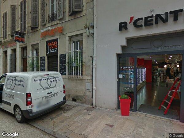 UNE MAISON D'HABITATION