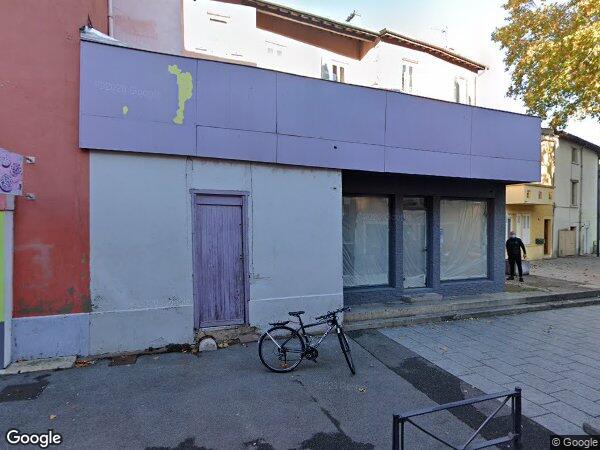 UNE IMMEUBLE A USAGE D'HABITATION ET DE COMMERCE