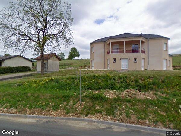 UN IMMEUBLE D'HABITATION