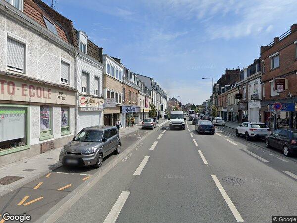 UN IMMEUBLE À USAGE DE COMMERCE ET D'HABITATION