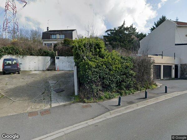 UN ENSEMBLE IMMOBILIER