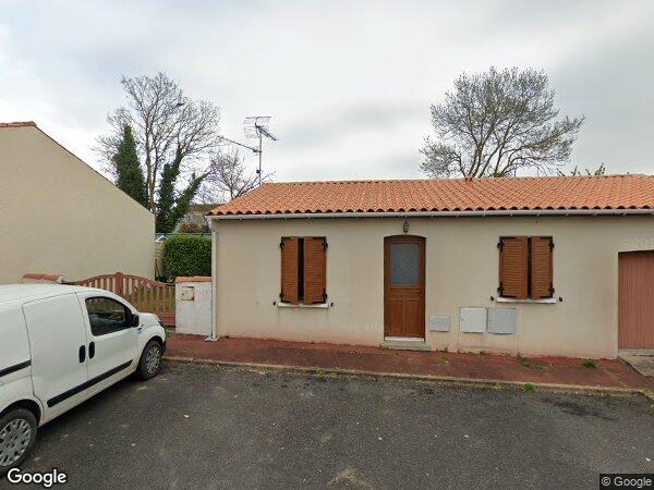 UNE MAISON À USAGE D'HABITATION