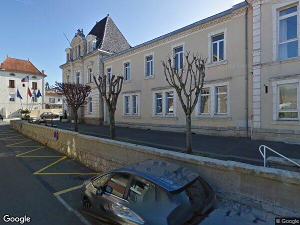 UN BÂTIMENT PROFESSIONNEL