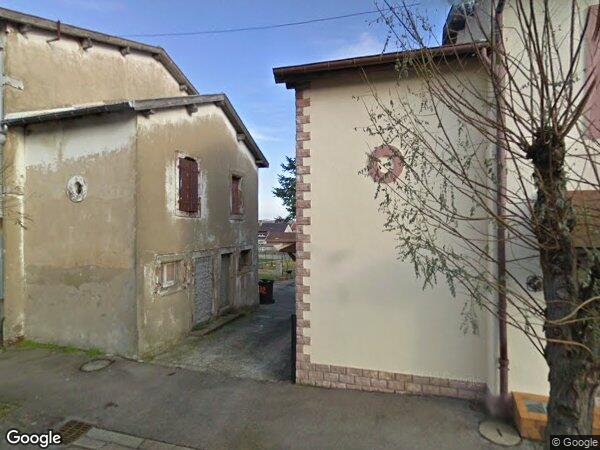 UN IMMEUBLE À USAGE D'HABITATION