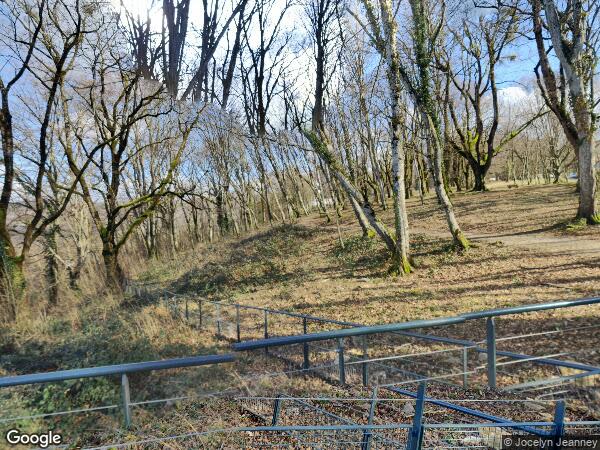 UN HANGAR AGRICOLE ET UN TERRAIN ATTENANT