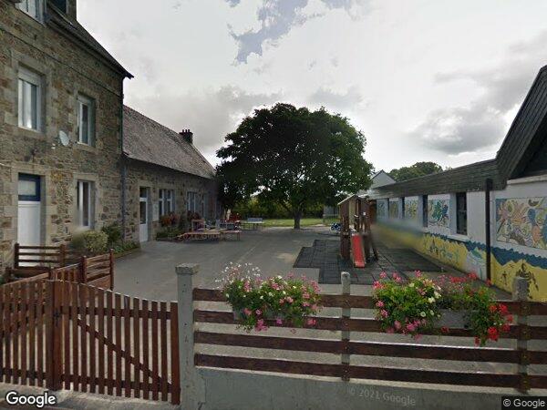 UNE MAISON D'HABITATION À ÉTAGES EN PIERRES