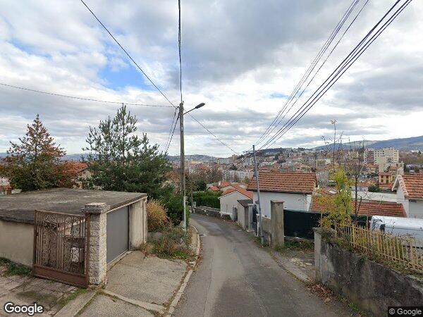 UNE MAISON EN LOTISSEMENT