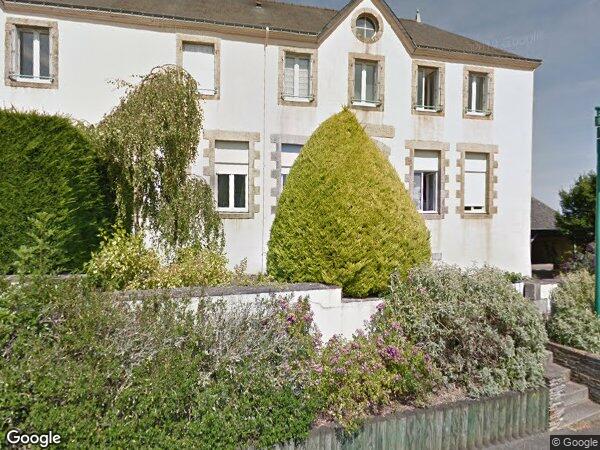 UNE MAISON CONSTRUITE EN PIERRES JOINTES NON HABITABLE EN L'ÉTAT