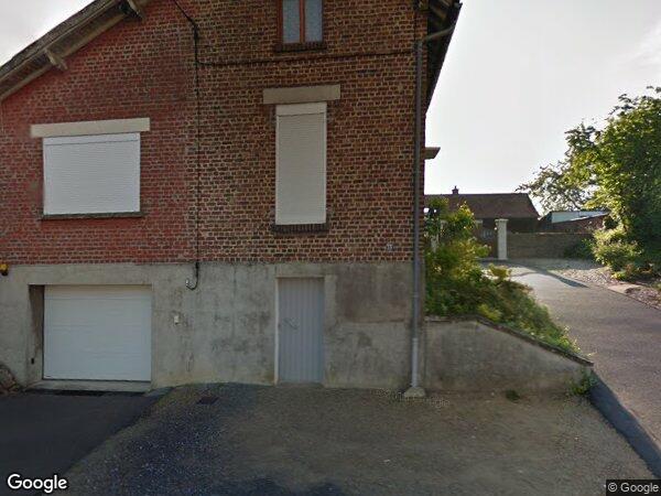 UNE MAISON À USAGE D'HABITATION