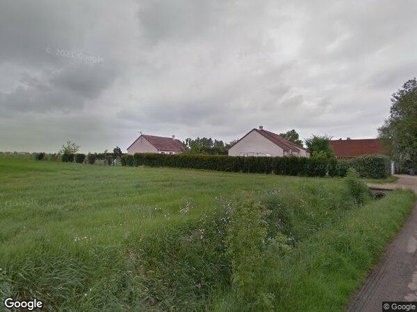 UNE MAISON À USAGE D'HABITATION