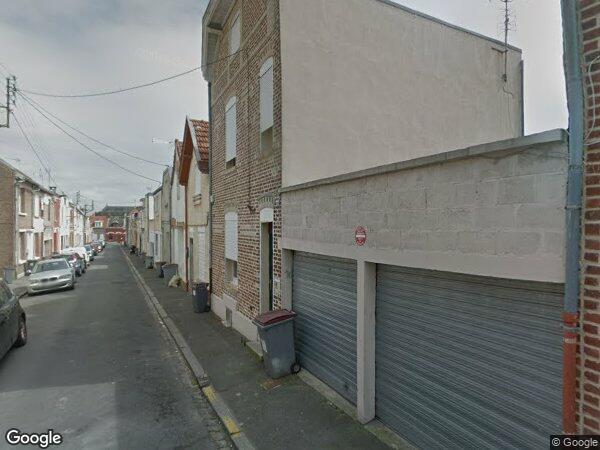 UNE MAISON À USAGE D'HABITATION