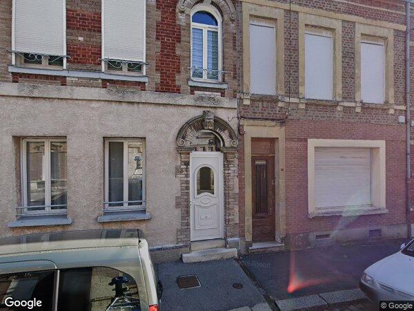 UNE MAISON À USAGE D'HABITATION