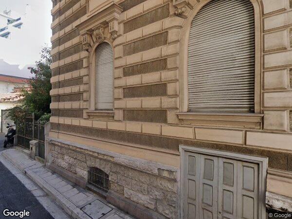 UN APPARTEMENT ET UNE CHAMBRE DE SERVICE