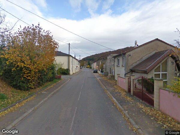 UN IMMEUBLE À USAGE MIXTE DE COMMERCE ET D'HABITATION