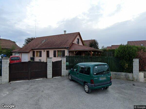 UNE MAISON DE PLAIN-PIED À USAGE D'HABITATION