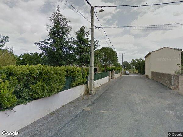 UN HANGAR ET UN GARAGE