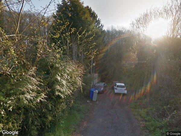 UN PAVILLON SUR SOUS-SOL