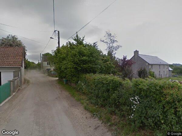 UNE MAISON D'HABITATION ET UN TERRAIN