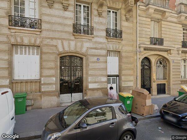 UNE CHAMBRE DE SERVICE