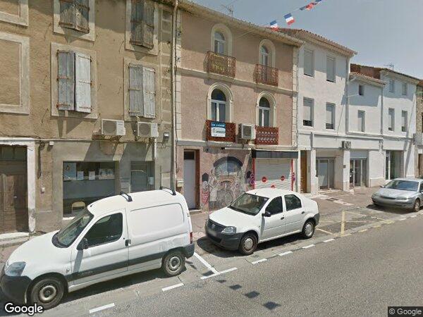 UN IMMEUBLE D'HABITATION